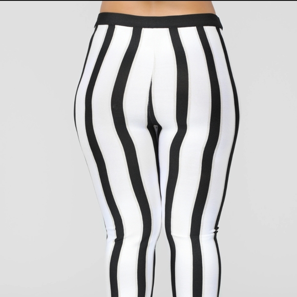 Fashion Nova Opposites Attract Set - sold out online! - Picture 13 of 13